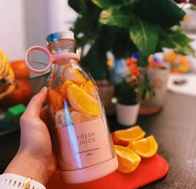Portable Mini Blender — USB Rechargeable Smoothie Bottle